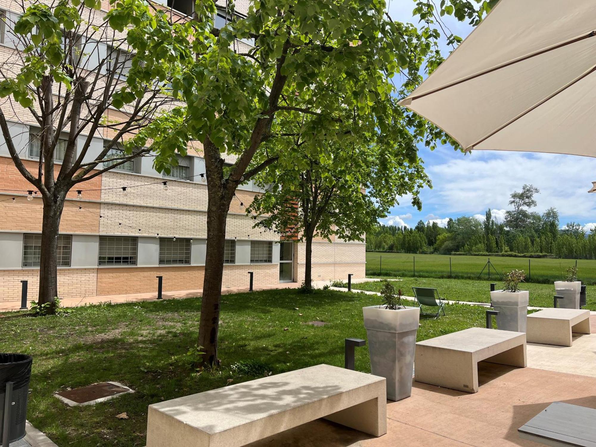 Residencia Universitaria Resa Los Abedules Pamplona Eksteriør billede
